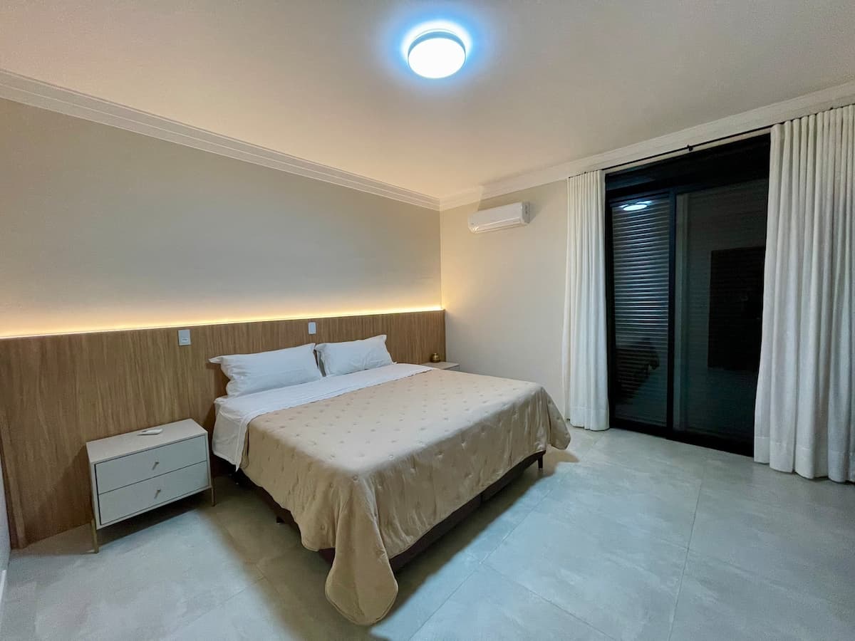 Quarto confortável com acesso ao jardim da propriedade