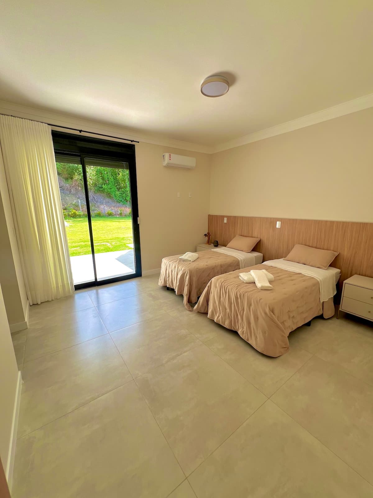 Quarto com duas camas para hospedagem de familiares ou convidados próximos